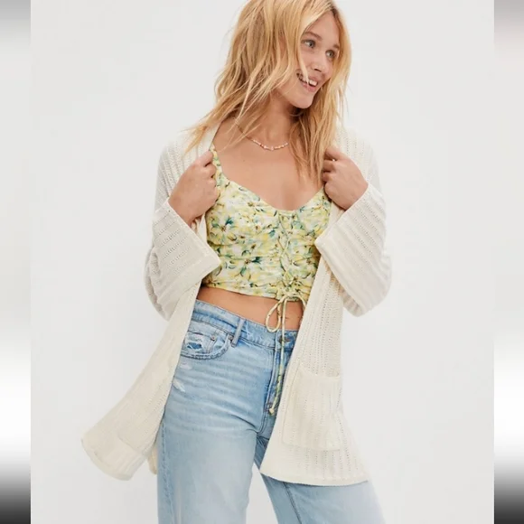 ⚡️SALE⚡️🆕️NWT AE Bell Sleeve Cardigan in 'Cream', Size Medium - Picture 2 of 8